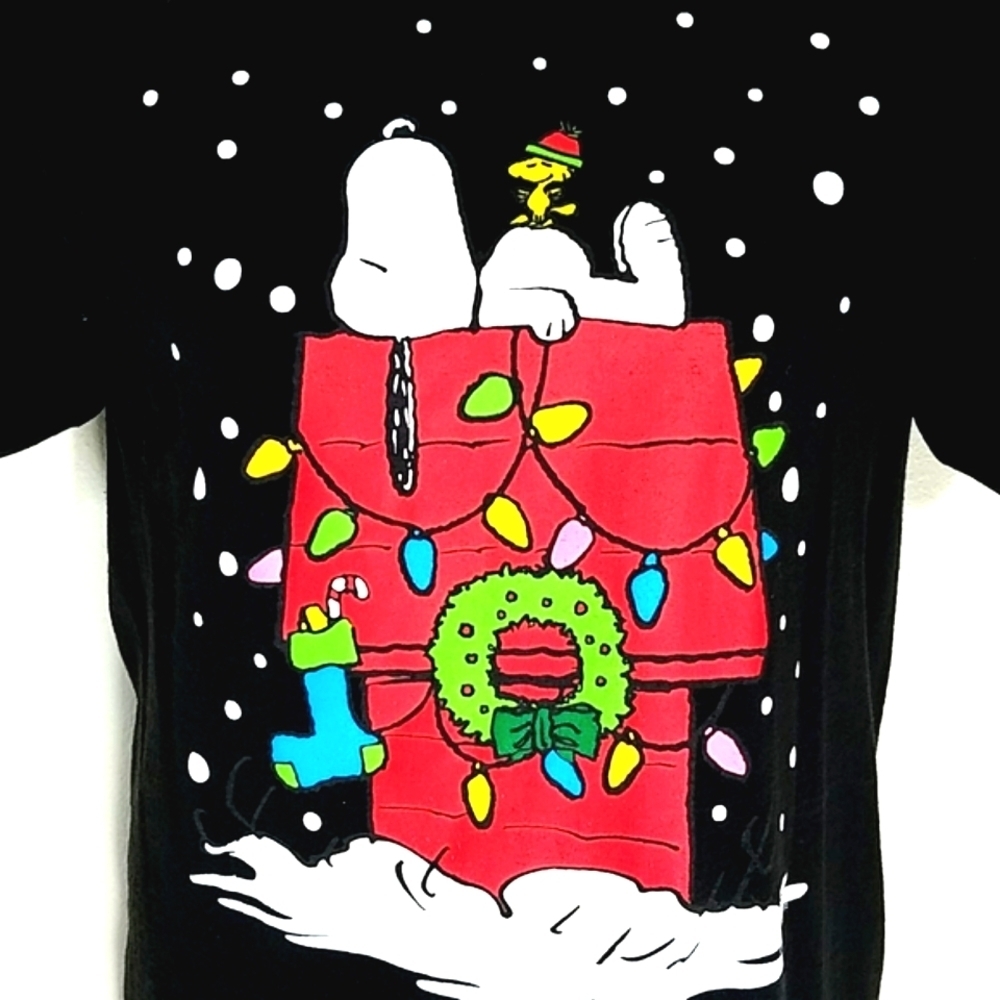 Vintage Snoopy Woodstock Christmas T-Shirt Black Peanuts Holiday Lights Snow Med